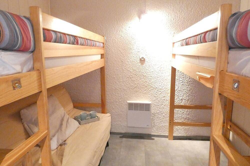 Entire apartment, Cozy Studio Cabine for 6 with Balcony, South-Facing, Ski Locker - Piau-Engaly in Piau-Engaly, Aragnouet