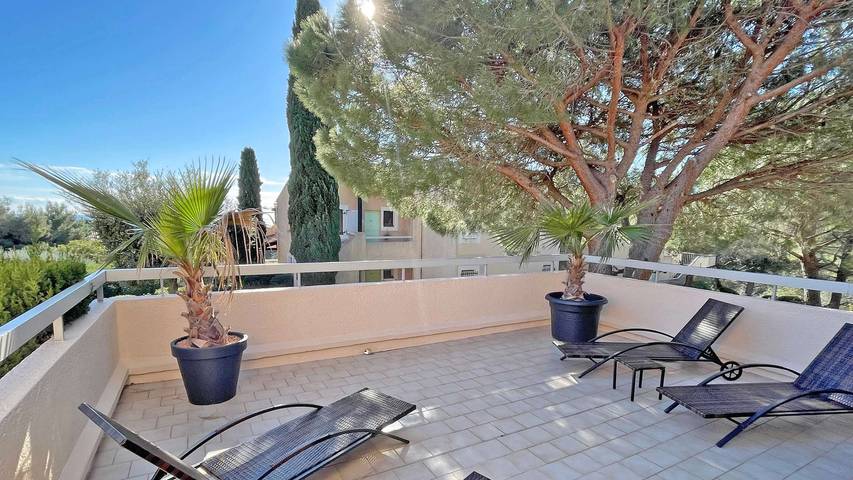Gîte pour 6 personnes, avec Terrasse ainsi que Jardin et Piscine dans Plage Des Elephants