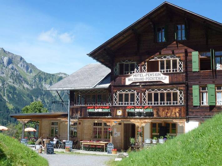 Hotel, mit Terrasse und Garten in Reichenbach im Kandertal