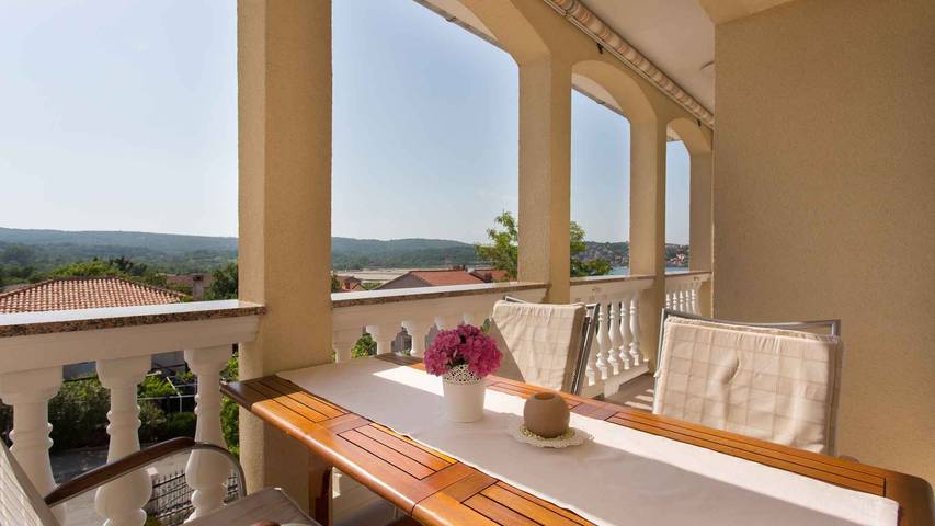 Ganze Ferienwohnung, Ferienwohnung mit Balkon und Meersicht in Soline, Krk