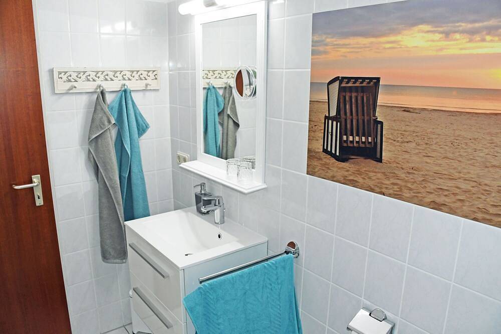 Ganze Wohnung, Ferienwohnung Johanna Terrasse und Gartenblick - Ferienwohnung Johanna mit in Gustow, Stralsund Umland