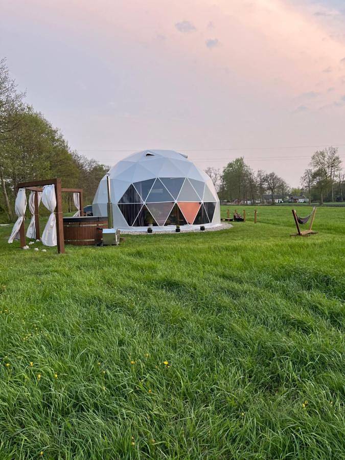 Glamping Hen W Trawie in Krokowa