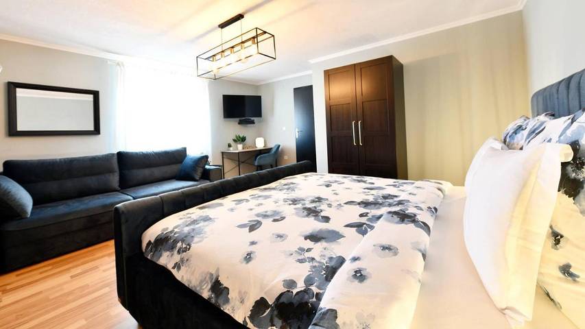 Ferienwohnung für 2 Personen, mit Terrasse und Garten sowie Ausblick