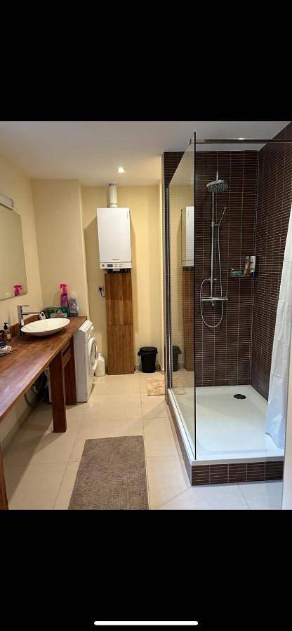 Appartement entier, Three-Bedroom Apartment in Bruxelles, Région de Bruxelles