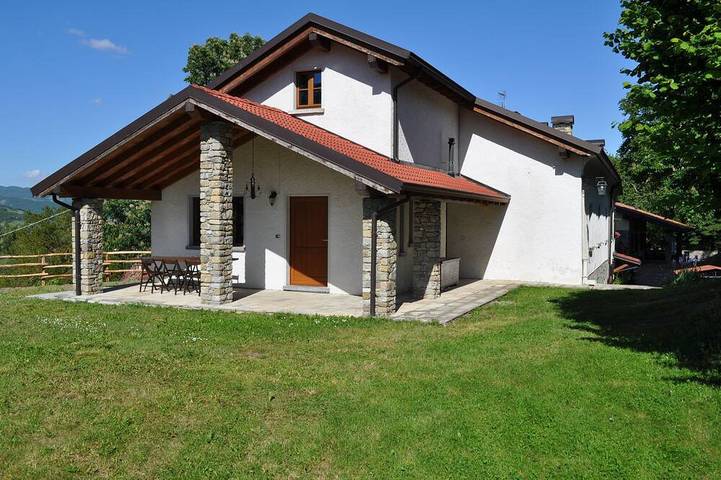 Location de vacances pour 8 personnes, avec Jacuzzi et Jardin à Albareto