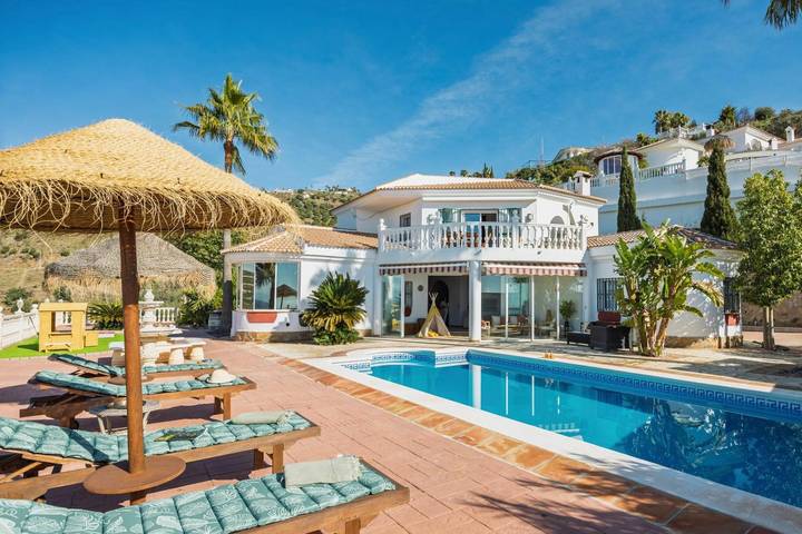 Villa Selvatic mit Meerblick, Pool, Sauna und Heimkino in Arenas, Costa del Sol