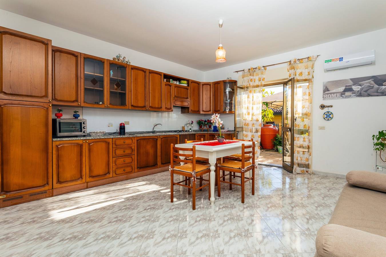 Appartement entier, Appartement 'Il Giardino Delle Ninfe' avec vue sur les montagnes, Wi-Fi et climatisation in Fondachello, Province de Catania