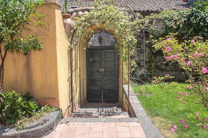 Location de vacances pour 6 personnes, avec Balcon et Jacuzzi ainsi que Terrasse et Jardin à Nicolosi - 2