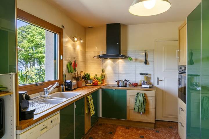 Gîte pour 9 personnes, avec terrasse et jardin à Louannec - 4