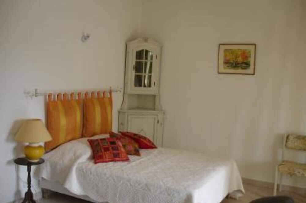 Appartement entier, Studio avec jardin plein sud in Vence, Côte méditerranéenne (France)