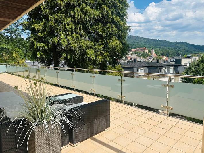 Ferienwohnung für 5 Personen, mit Balkon und Terrasse sowie Ausblick in Baden-Baden
