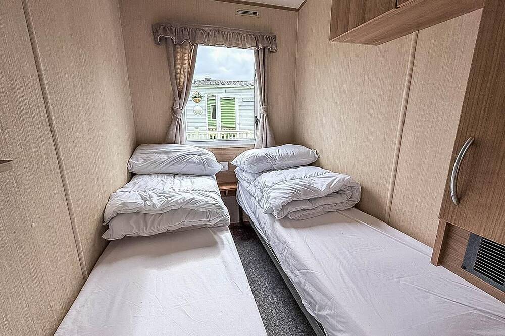 8 berth caravan at California Cliffs by Scratby beach in Norfolk in California (Great Yarmouth), Great Yarmouth