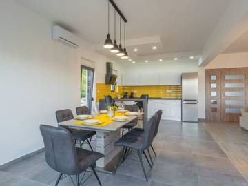 Villa für 10 Personen in Turanj, Zadar, Bild 2