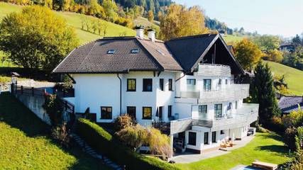 Ferienwohnung für 4 Personen, mit Garten und Sauna sowie Ausblick und Pool, kinderfreundlich in Gaimberg