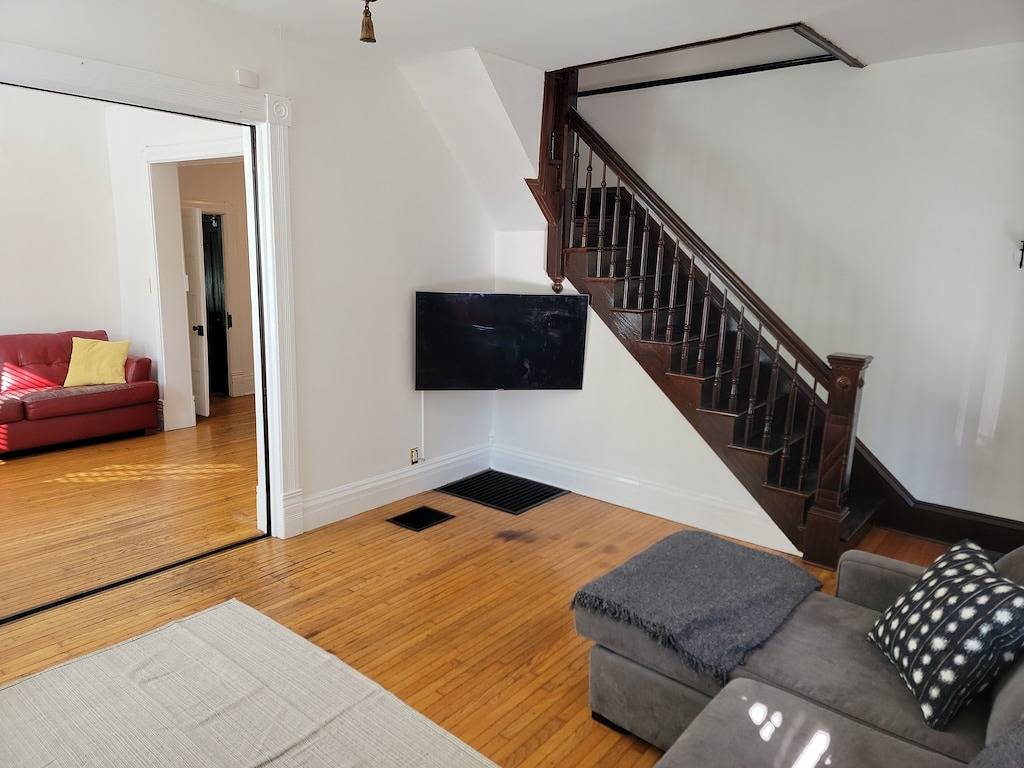 Historic 155 y/o 3-bedroom Kc house with hot tub. in Kansas City, Missouri