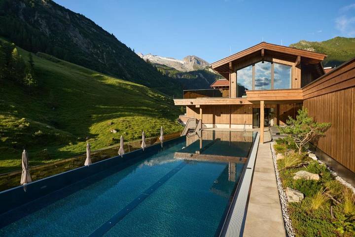 Hotel für 2 Personen, mit Balkon und Terrasse sowie Whirlpool und Garten am Hintertuxer Gletscher