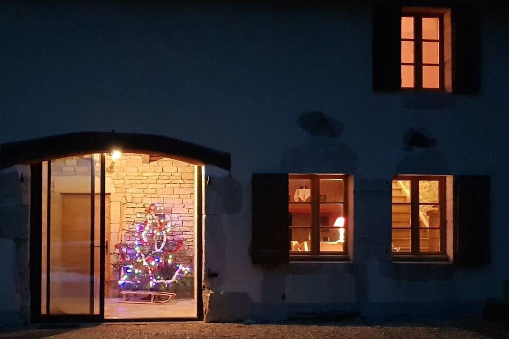 Schöne Restaurierung. Die Igel-Wasserfälle im Frühjahr in Saugeot, Französischer Jura