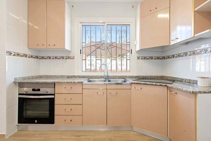 Apartment 'La Lola' with Private Terrace, Wi-Fi and Air Conditioning in Banyeres del Penedès, Penedes DO