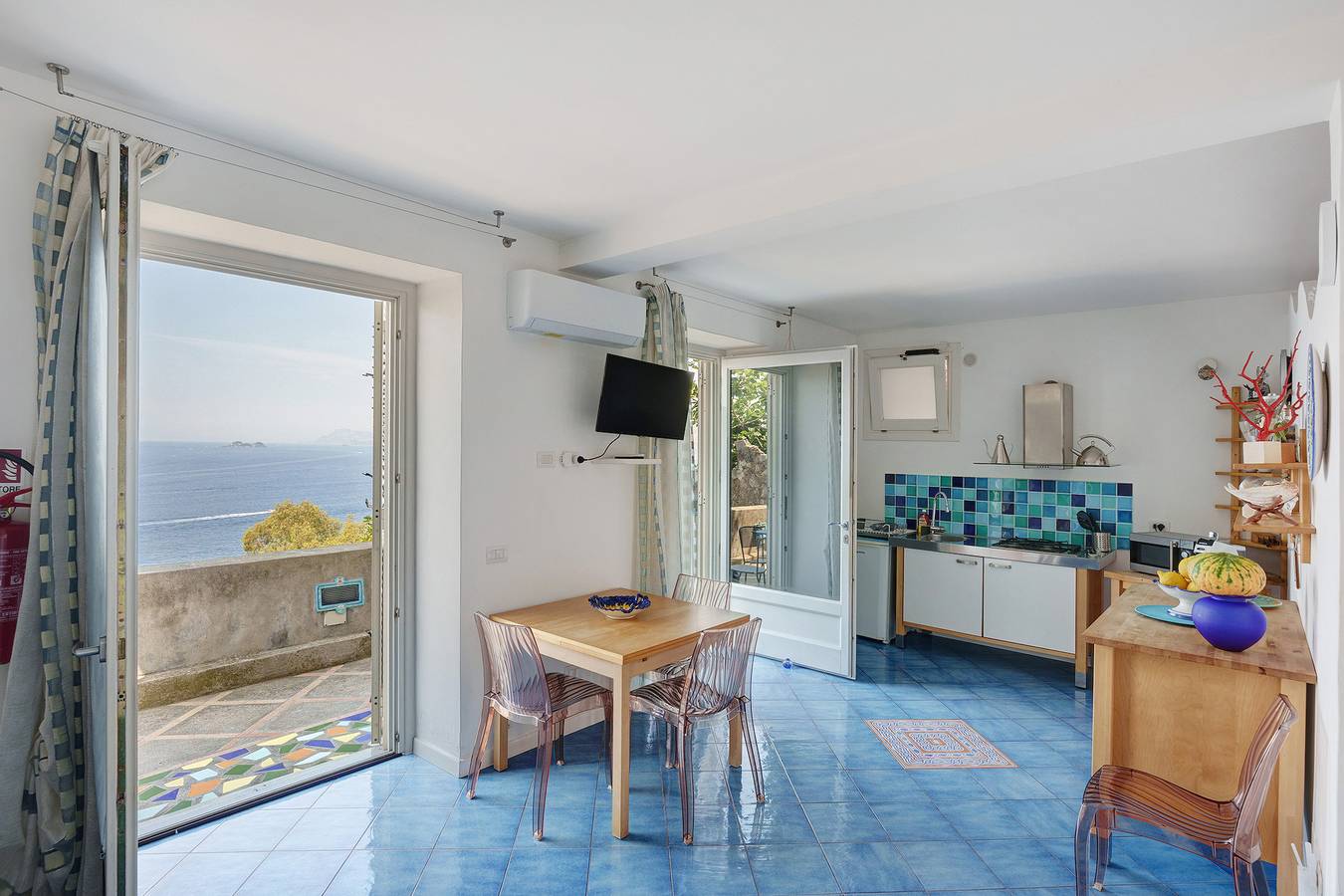 Entire apartment, Apartment 'Il Geco Praiano' with Sea View, Wi-Fi and Air Conditioning in Vettica Maggiore, Praiano