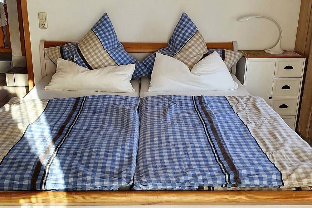 Ganze Wohnung, Große, gemütliche Ferienwohnung - echt bayrisch! in Schongau in Schongau, Romantische Straße