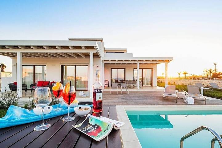 Villa per 14 persone, con giardino a Marzamemi