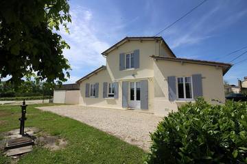 Gîte pour 4 personnes, avec jardin à Lussac