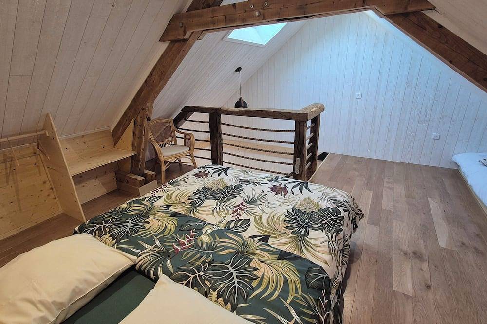 The pedaler's hut in Fourbanne, Doubs (desambiguación)