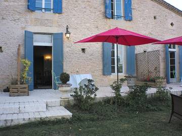 Gîte pour 4 personnes, avec piscine ainsi que vue et terrasse à Massugas