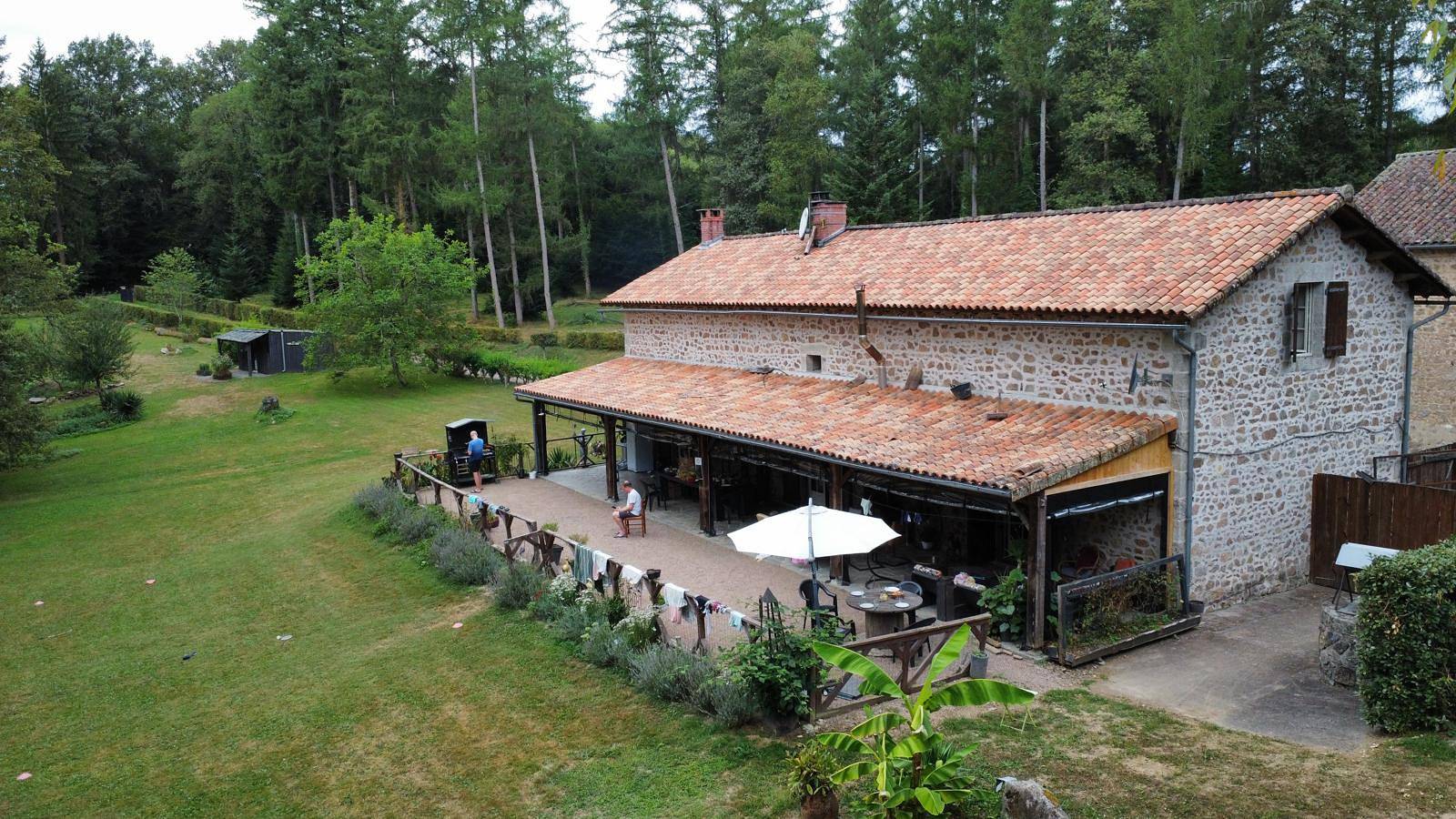 Alojamiento y desayuno "Les Touilles" con piscina privada, terraza privada y Wi-Fi in Piégut-Pluviers, Parque Natural Regional Périgord-Limousin