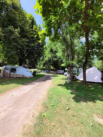 Camping pour 6 Personnes dans Saint-Céré, Massif central, Photo 2