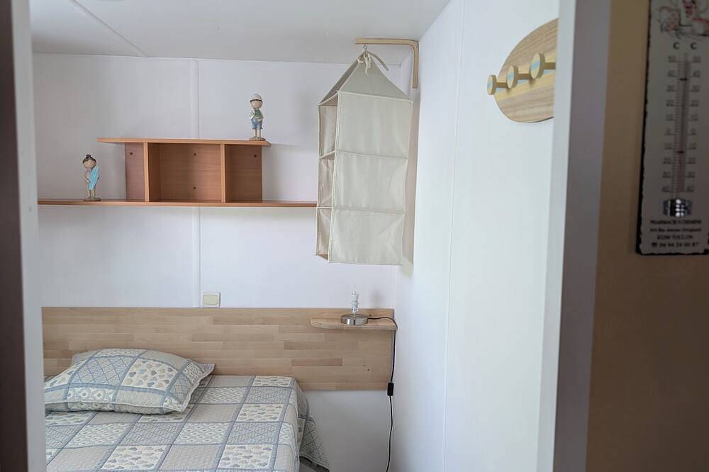 Fully-equipped mobile in a quiet, private domain. in Méounes-lès-Montrieux, Brignoles region