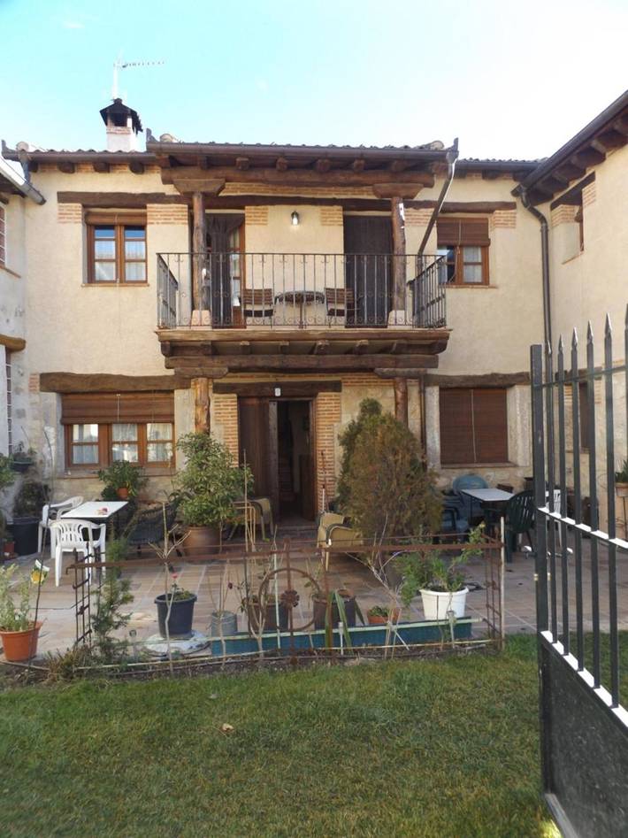 Apartamento para 4 personas, con Balcón y Terraza además de Jardín y Vistas en Turégano