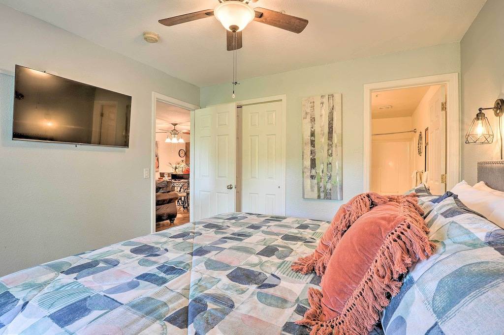 Ganze Wohnung, Sun-Soaked Lake Taneycomo Condo w/ Furnished Patio in Table Rock Lake