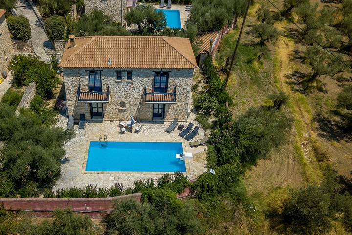 Villa για 6 άτομα, με ταράτσα στις Αλυκές