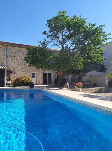 Gîte pour 6 personnes, avec piscine ainsi que jardin et terrasse à Roubia