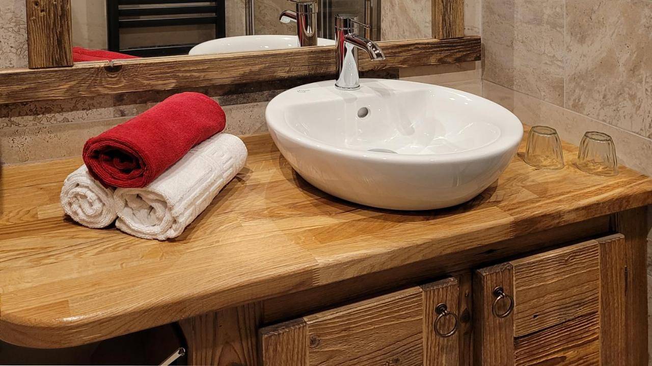 Chalet Indah by Chalet Chardons in Tignes, Massif du Ruitor