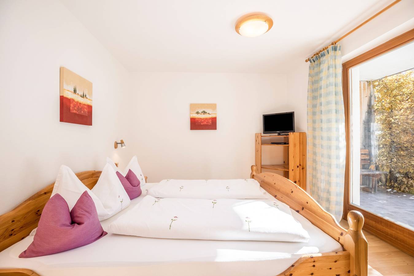 Ganze Wohnung, Bnb Lettnerhof – Terrace Familysuite. Mitten im Grünen, Südterrasse, Bergblick, Wlan. in Welsberg-Taisten, Östliche Dolomiten