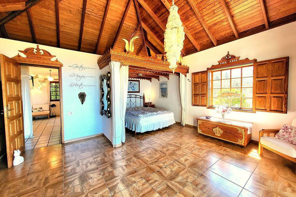 Großzüg. House with panoramic views of sea, mountains & valley + optional apartment in El Paso (La Palma), La Palma South