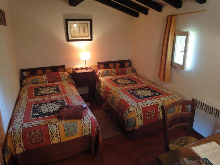 Location de vacances pour 2 personnes, avec vue et terrasse ainsi que piscine et jardin à Courry - 3