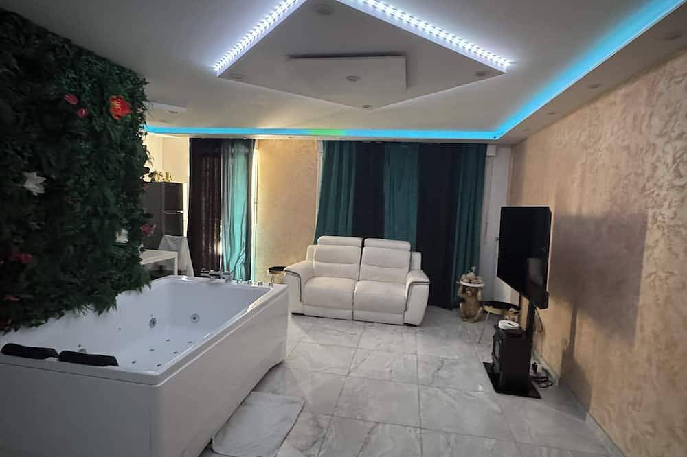 Entire apartment, Golden seconds: luxury and relaxation with private Jacuzzi and massage chair in Strasbourg, Strasbourg region