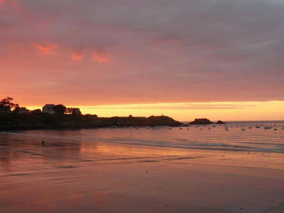 Appartement entier, One-Bedroom Apartment in Saint-Lunaire, Région de Saint-Malo