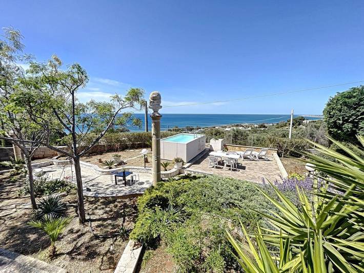 Villa per 9 persone, con piscina e giardino nonché panorama, adatto a famiglie con bambini in Torre Vado