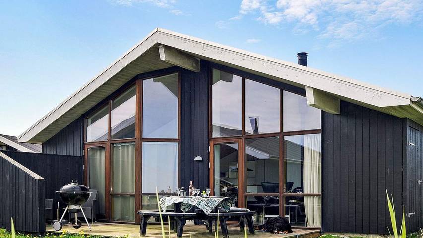 Ferienhaus für 7 Personen, mit Whirlpool und Sauna sowie Terrasse in Thorsminde