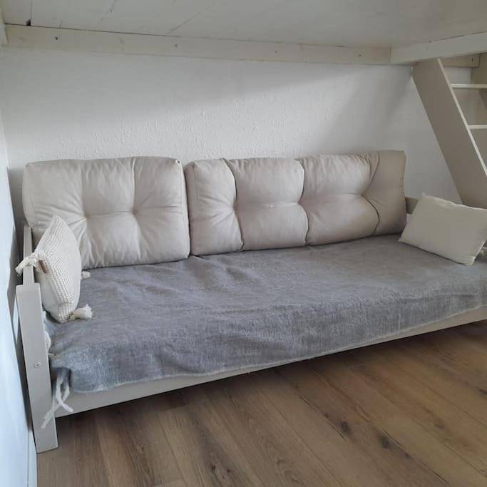 Appartement entier, Apartment with Lake View in Tresserve, Région de Chambéry