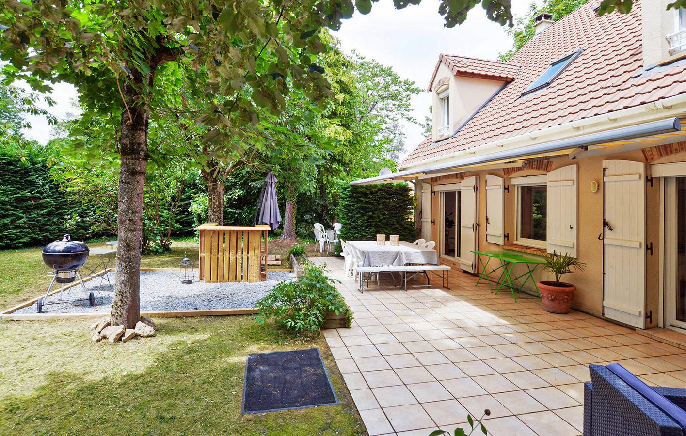 Appartement confortable de 200 m² avec jardin et jacuzzi à Villecresnes in Mandres-les-Roses, Val-de-Marne