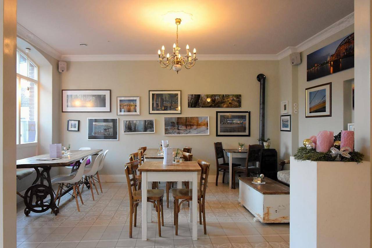 Two-Bedroom Apartment in Rodenkirchen, Cologne