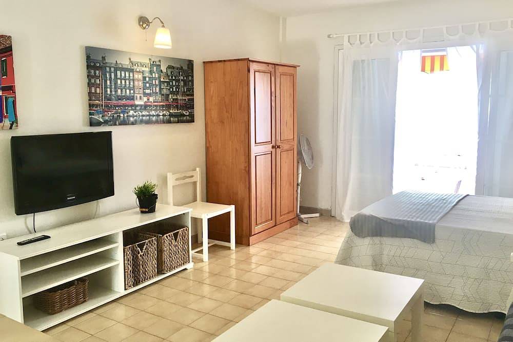 Entire apartment, Offer October 2025-Perfect for your vacation. Free Wifi, beach 3 minutes in Playa Puerto Colón, Adeje