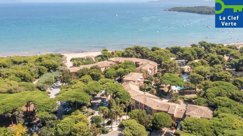 Appart’hôtel pour 4 personnes, avec piscine ainsi que jardin et vue, animaux acceptés