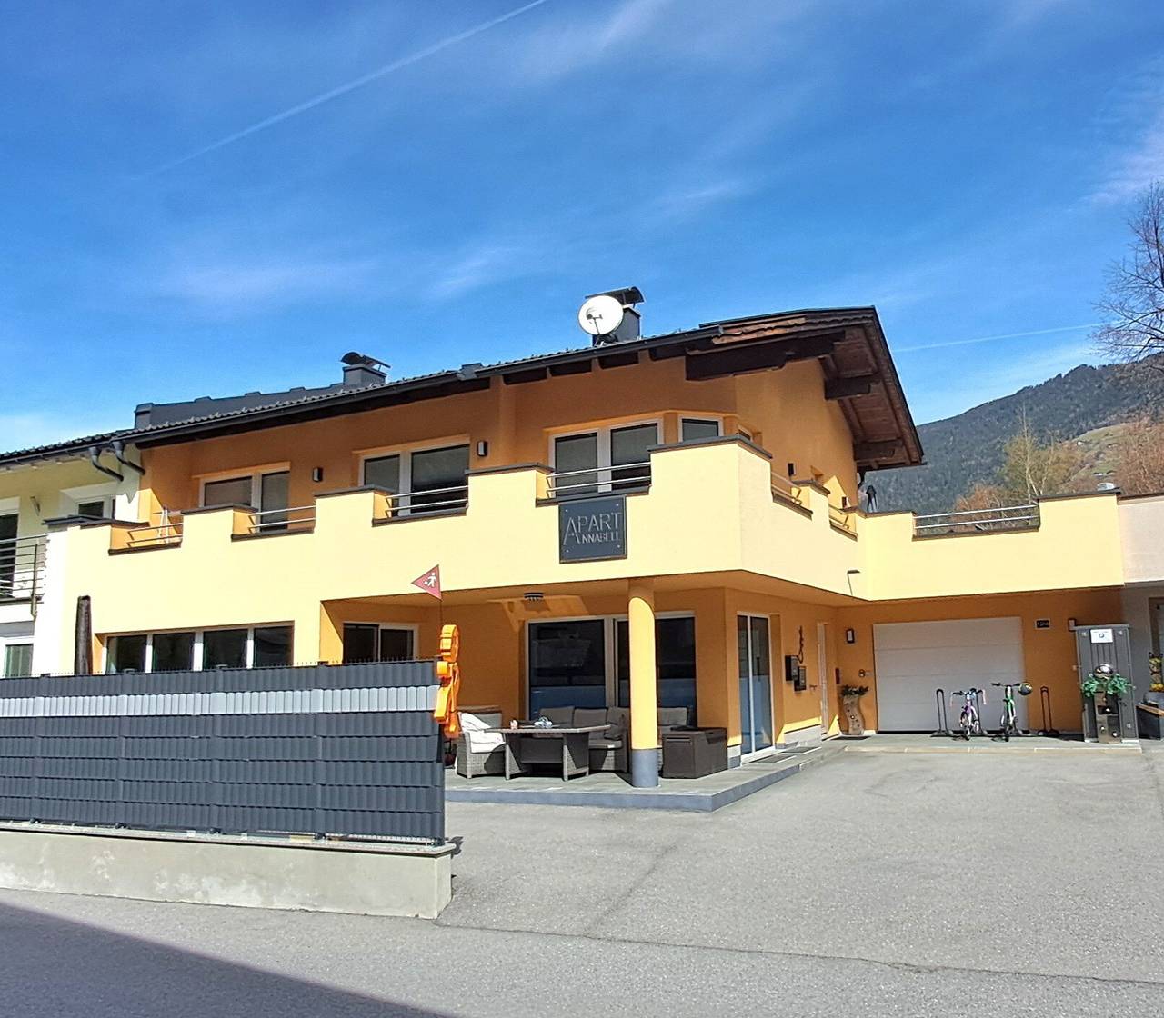 Ganze Wohnung, 'Apart Annabell' Ferienwohnung mit Bergblick, privater Terrasse und Wi-Fi in Habichen, Oetz