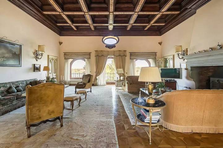 Luxury lakefront villa near Rome set in its own private park in Nepi, Braccianosee